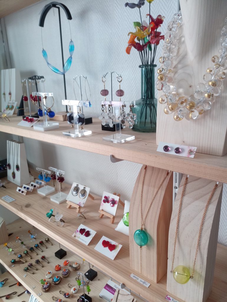 Une boutique atelier de créateurs à paris 14. Le Lieu où Diatomée crée ses bijoux en verre
